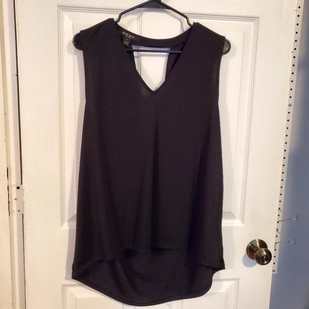 NINE WEST woman's sleeveless v-neck top with Draped back Hi-Lo design sz.SM